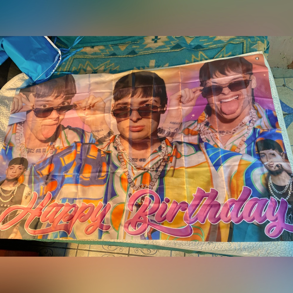 Peso pluma happy birthday sign